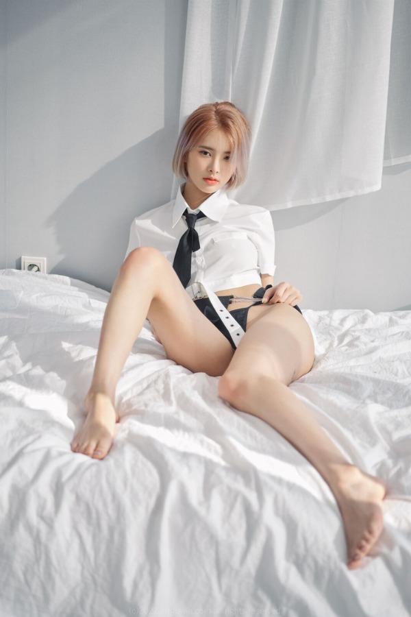 Nữ hot girl livestream siêu nóng bỏng và đa tài Hyoyeon